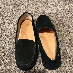 Ugg black loafer - size 8.5. Gently worn. In great condition. Super comfortable